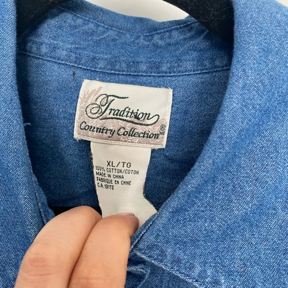 Women’s Embroidered Denim Shirt - Picture 4 of 4